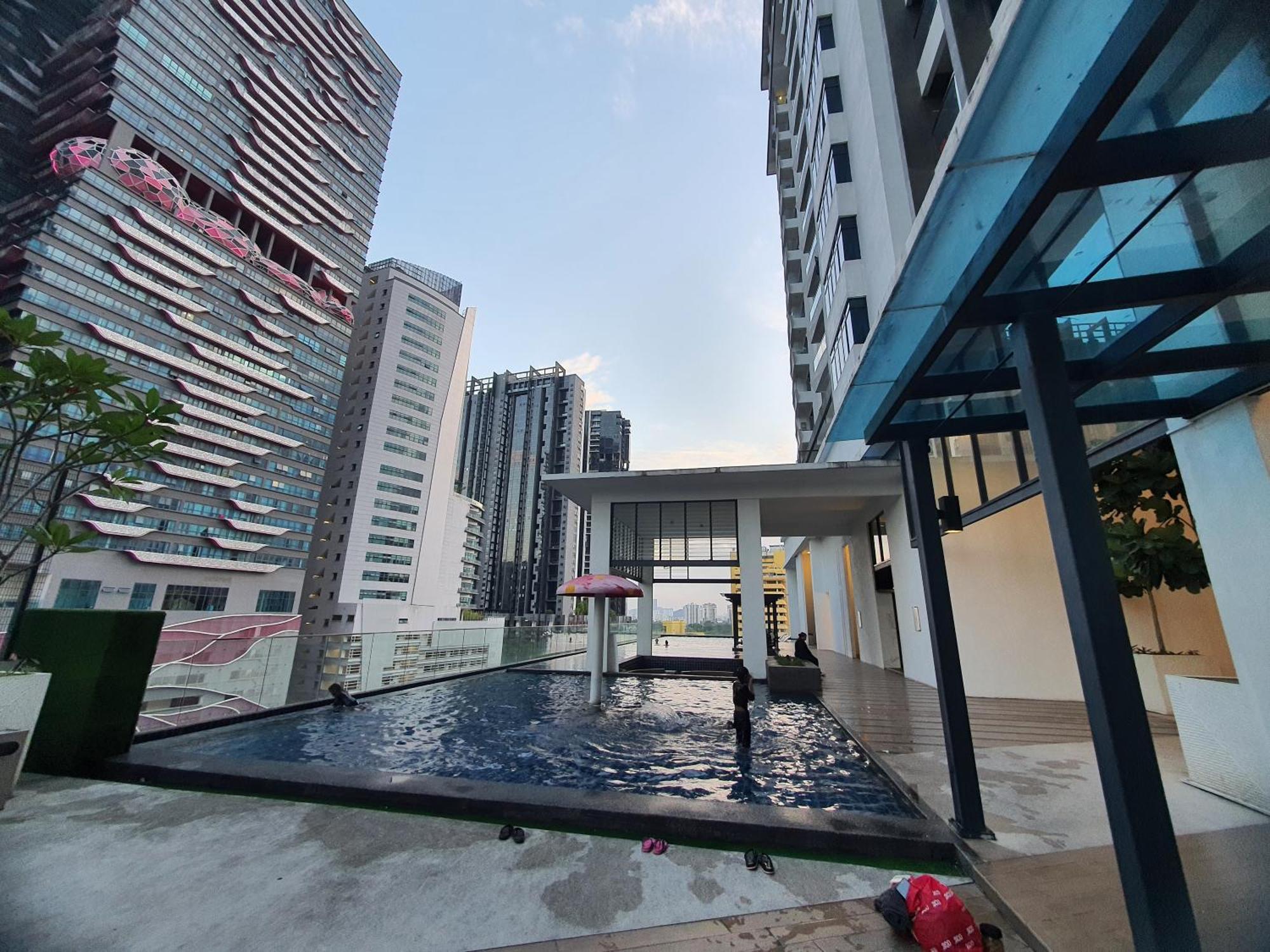 Reizz Residence By Luxury Suites Kuala Lumpur Bagian luar foto