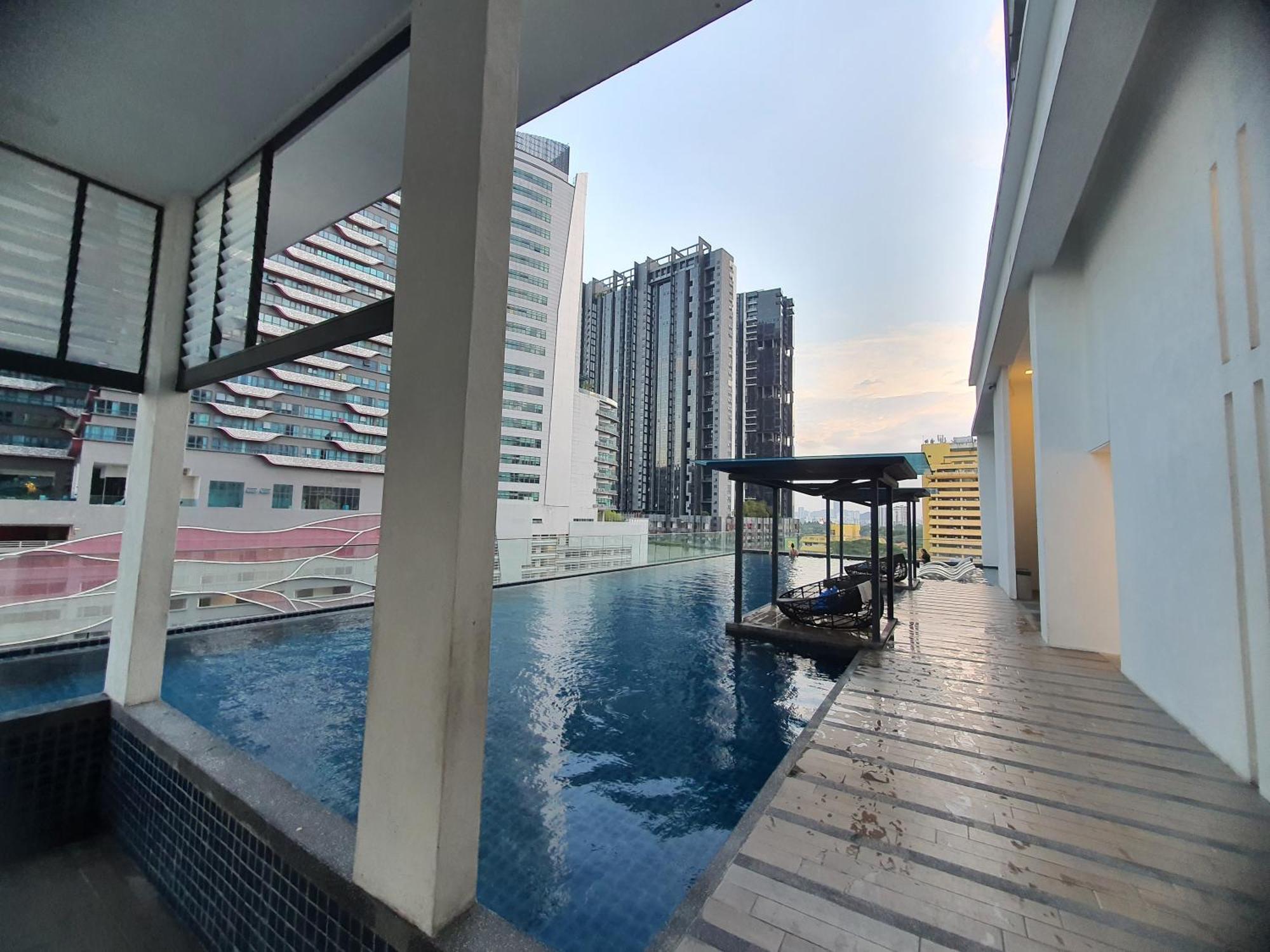Reizz Residence By Luxury Suites Kuala Lumpur Bagian luar foto