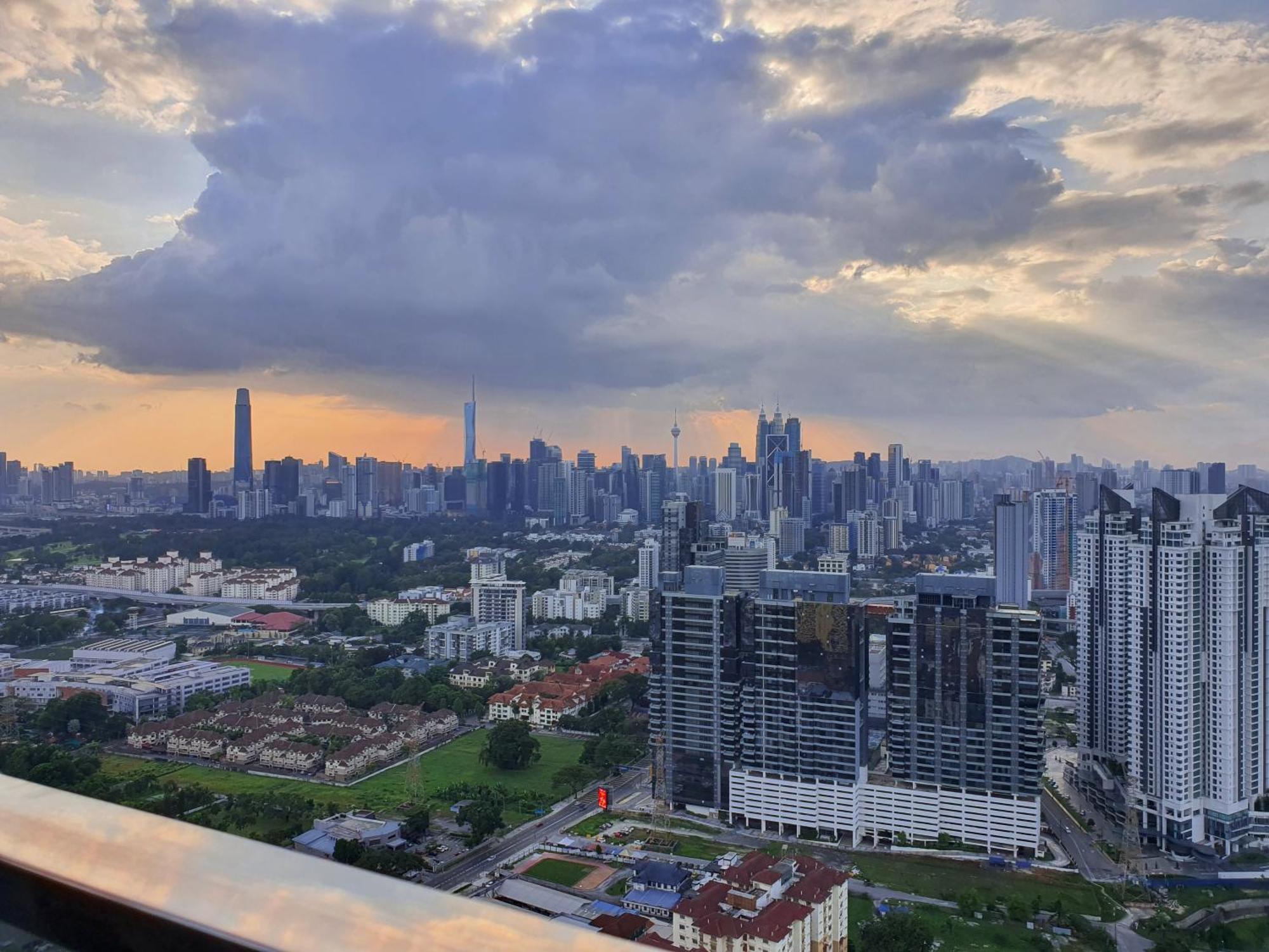 Reizz Residence By Luxury Suites Kuala Lumpur Bagian luar foto